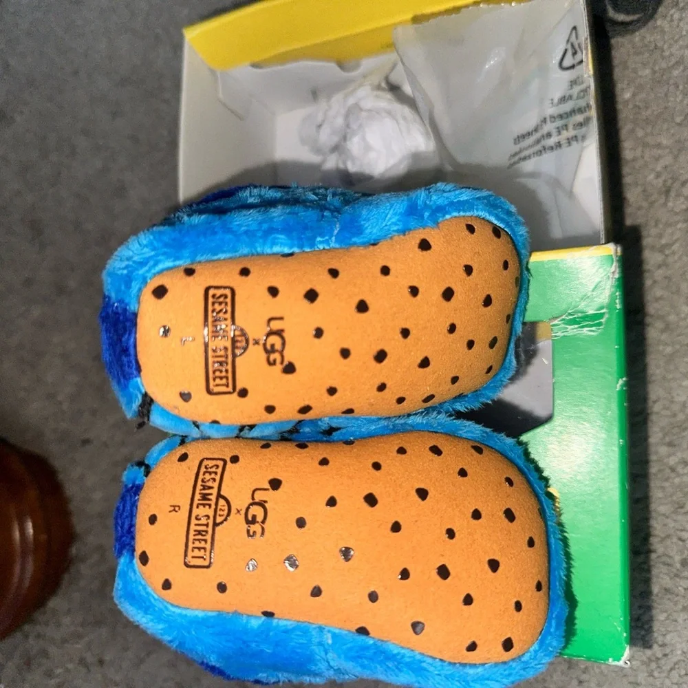 UGG Sesame Street Kids Blue Slippers - Picture 7 of 8
